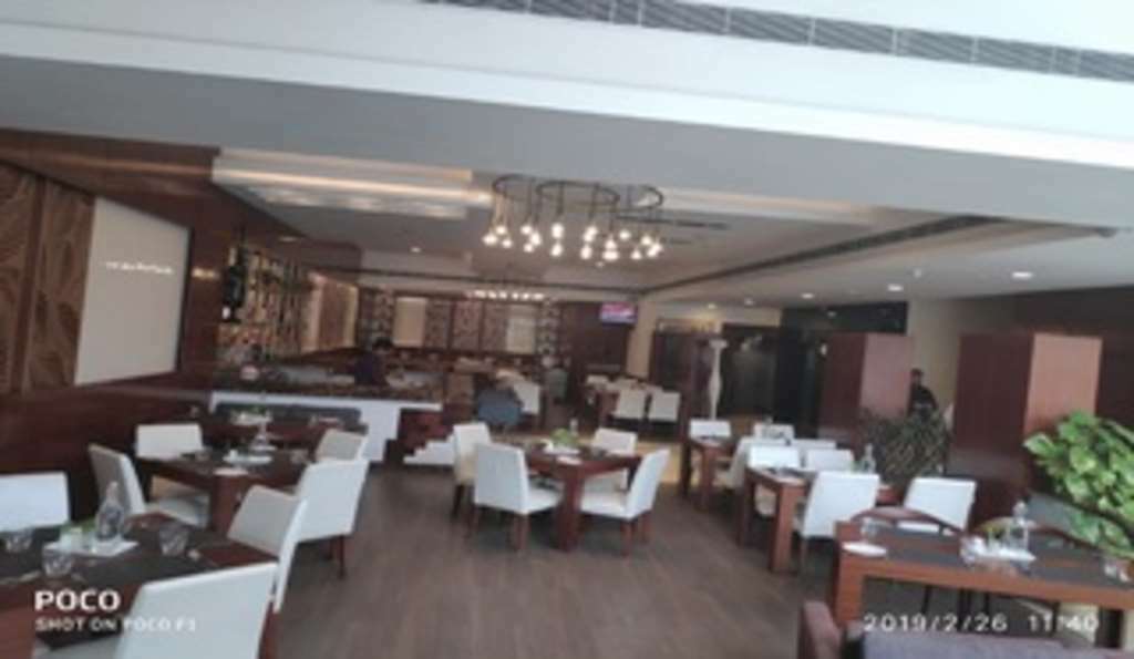 Nemesia City Center - Gurugram, Sector 29 Hotell Gurgaon Restaurant bilde