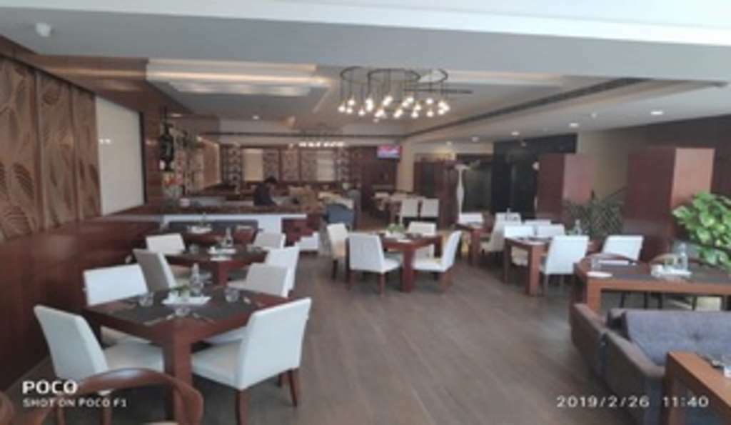 Nemesia City Center - Gurugram, Sector 29 Hotell Gurgaon Restaurant bilde