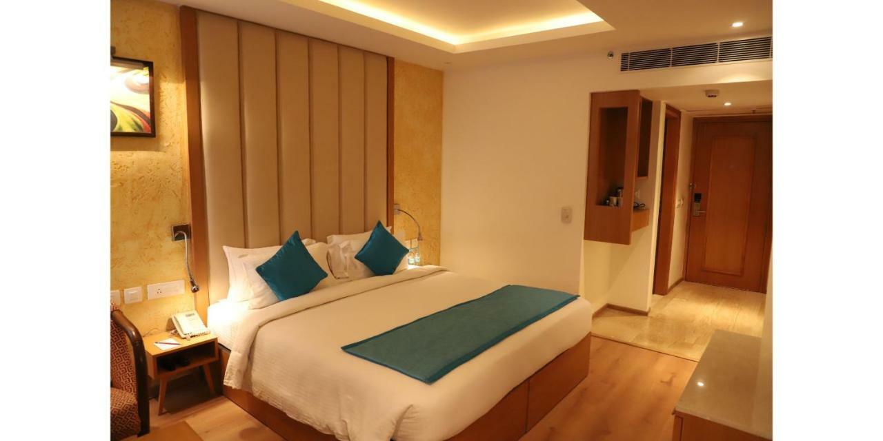 Nemesia City Center - Gurugram, Sector 29 Hotell Gurgaon Eksteriør bilde